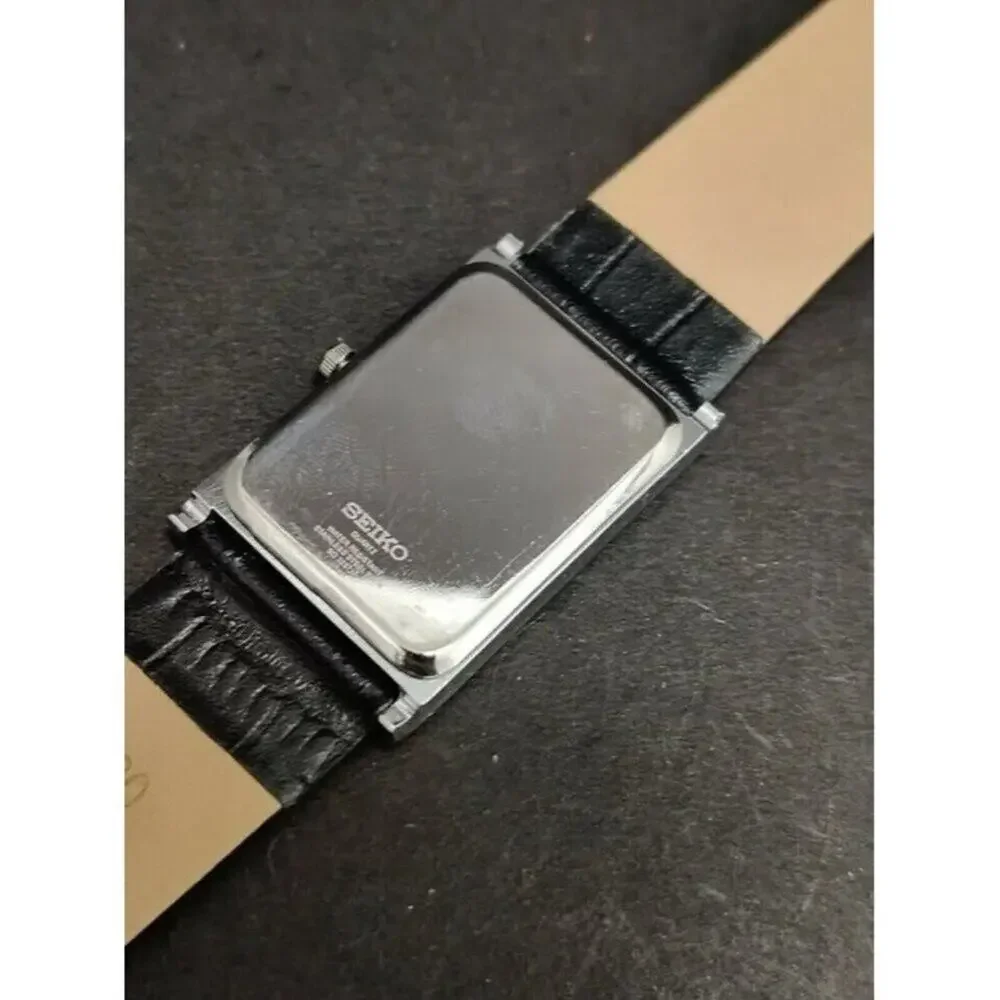 Vintage Style Seiko Quartz Mens Silver Watch & Black accents W/ Leather Strap